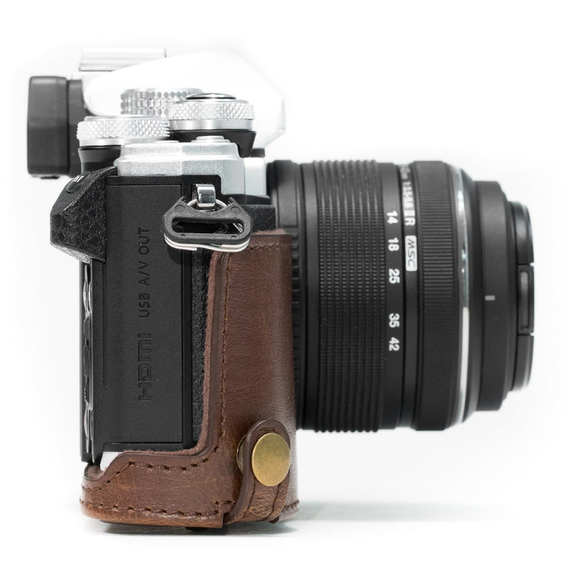 MegaGear Olympus OM-D E-M10 Mark II, E-M10 (14-42mm) Ever Ready Leather Camera Case and Strap